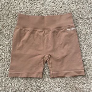 DFYNE dynamic shorts